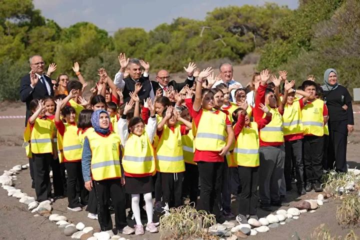Mersin Sahillerinde Kum Zambaklarıyla Doğa Seferberliği