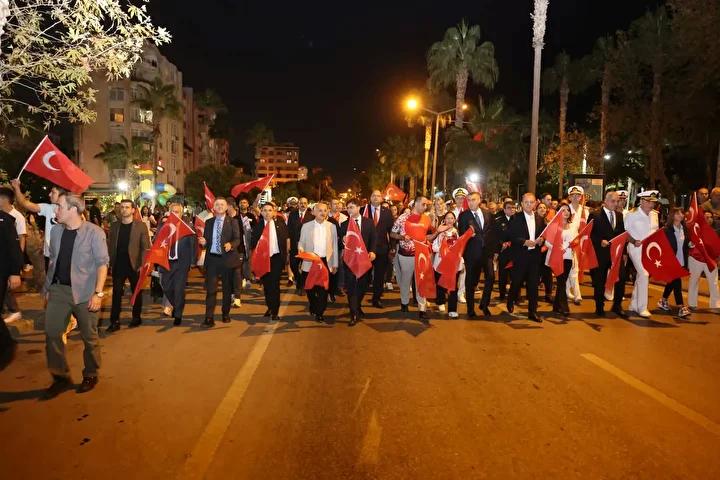 Mersin'de Cumhuriyet Bayramı Coşkusu ve Yürüyüş Etkinliği 1 Mersin'de Cumhuriyet Bayramı Coşkusu ve Yürüyüş Etkinliği