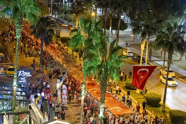 Mersin'de Cumhuriyet Bayramı Coşkusu ve Yürüyüş Etkinliği 2 Mersin'de Cumhuriyet Bayramı Coşkusu ve Yürüyüş Etkinliği