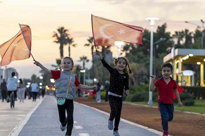Mersin'de Cumhuriyet Bayramı Coşkusu ve Yürüyüş Etkinliği 4 Mersin'de Cumhuriyet Bayramı Coşkusu ve Yürüyüş Etkinliği