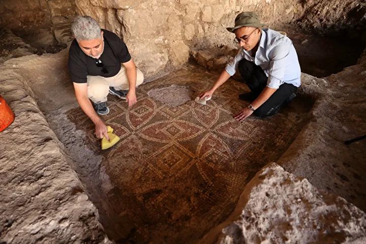 Mozaik ve Yazıtlar Üzerine Heyecan Verici Keşifler