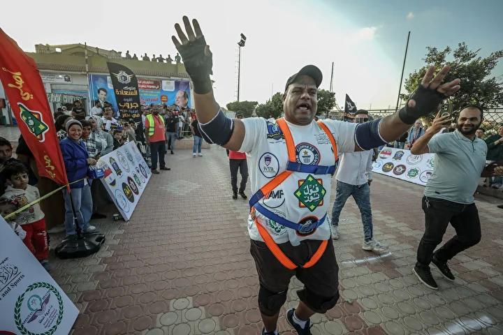 Mısırlı Güreşçinin Olağanüstü Dorse Çekiş Rekoru Başarısı