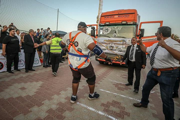 Mısırlı Güreşçinin Olağanüstü Dorse Çekiş Rekoru Başarısı