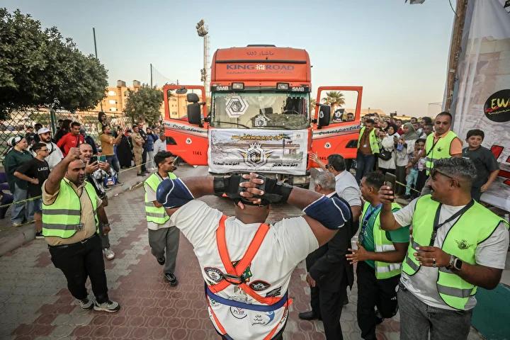 Mısırlı Güreşçinin Olağanüstü Dorse Çekiş Rekoru Başarısı