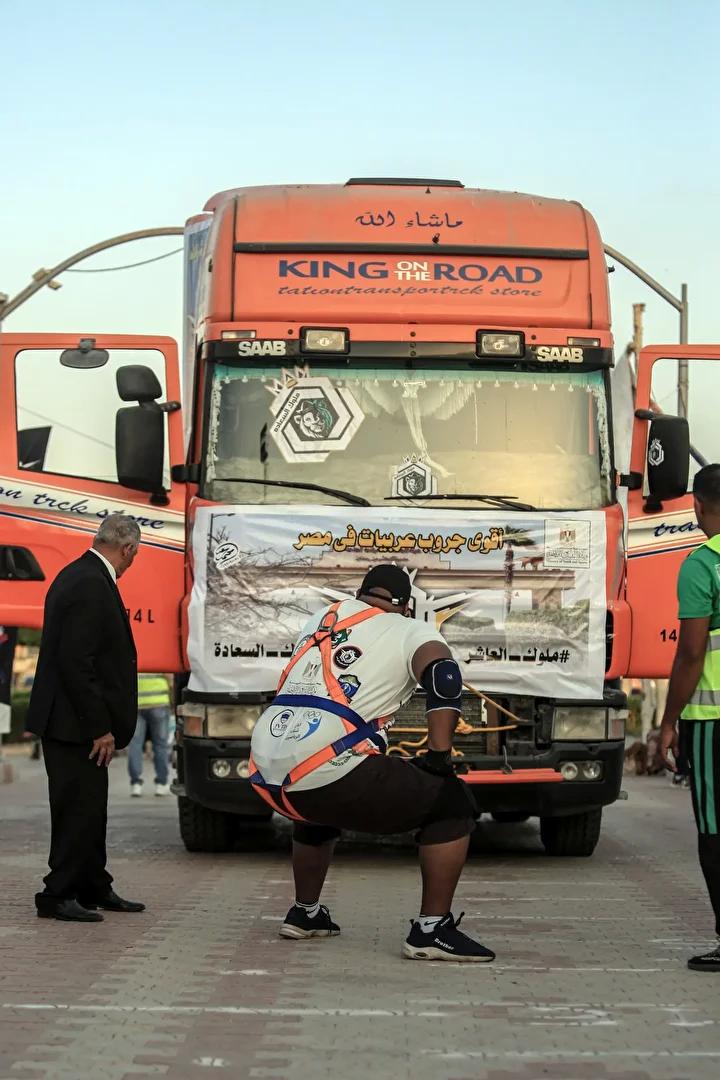 Mısırlı Güreşçinin Olağanüstü Dorse Çekiş Rekoru Başarısı