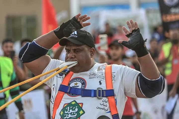 Mısırlı Güreşçinin Olağanüstü Dorse Çekiş Rekoru Başarısı