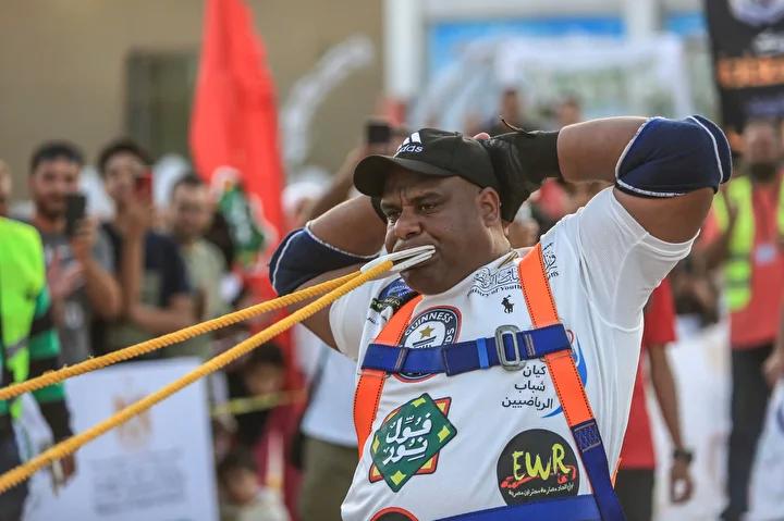 Mısırlı Güreşçinin Olağanüstü Dorse Çekiş Rekoru Başarısı