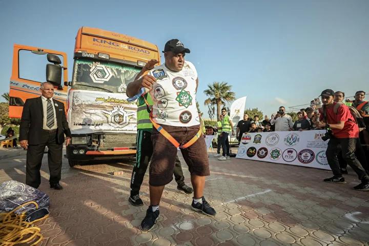 Mısırlı Güreşçinin Olağanüstü Dorse Çekiş Rekoru Başarısı