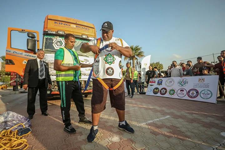 Mısırlı Güreşçinin Olağanüstü Dorse Çekiş Rekoru Başarısı