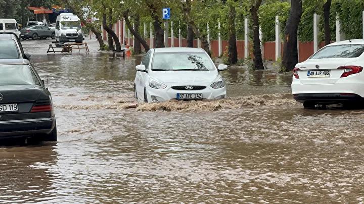 Muğla Fethiye'de Sağanak ve Trafik Alarmı