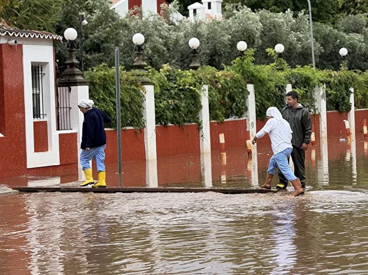 Muğla Fethiye'de Sağanak ve Trafik Alarmı
