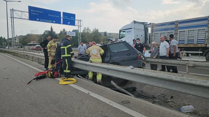 Mustafakemalpaşa'da Trafik Kazası: 4 Yaralı, Kontrollü Sürüş Anında Sorun Yaşandı