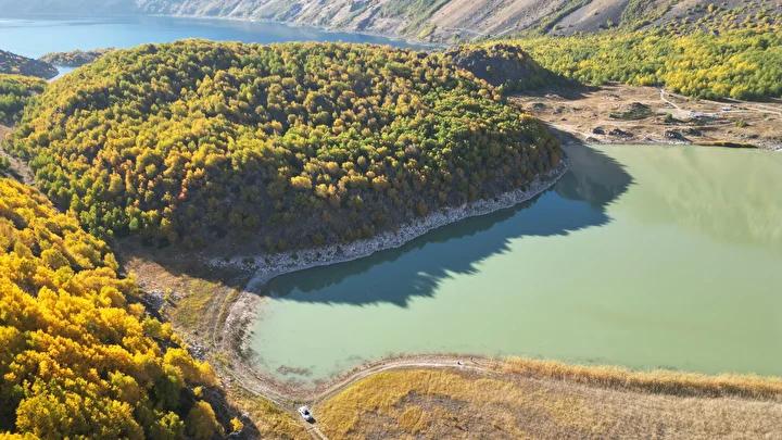 Nemrut Krater Gölü'nün Sonbahar Büyüsü: Doğanın Renk Cümbüşü