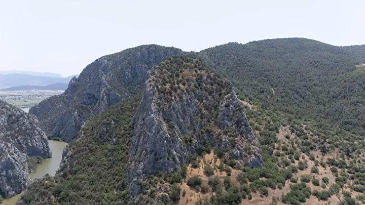 Osmanlı Kuruluşunun Coğrafi İzleri: Çadırlı Kalesi'nin Keşfi ve Tarihsel Önemi