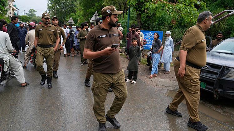 Pakistan'da Feci Trafik Kazası: 15 Aile Bireyi Hayatını Kaybetti 1 Kazanın Sebepleri ve Güvenlik Açıkları