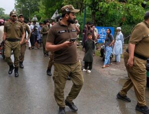 Pakistan’da Feci Trafik Kazası: 15 Aile Bireyi Hayatını Kaybetti