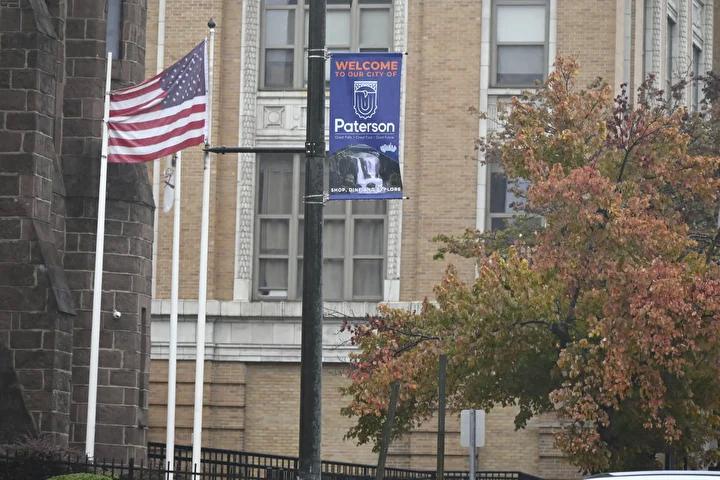 Paterson Kent'te Şiddetli Fırtına Sürücüleri ve Vatandaşları Vurdu