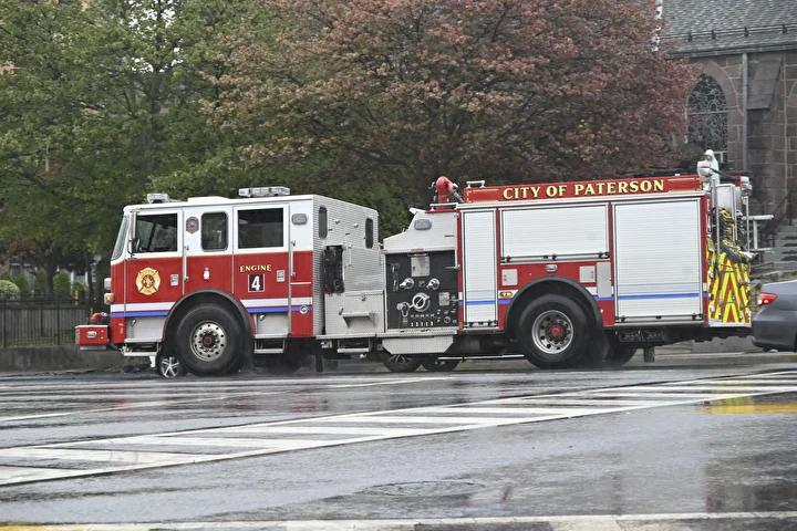 Paterson Kent'te Şiddetli Fırtına Sürücüleri ve Vatandaşları Vurdu