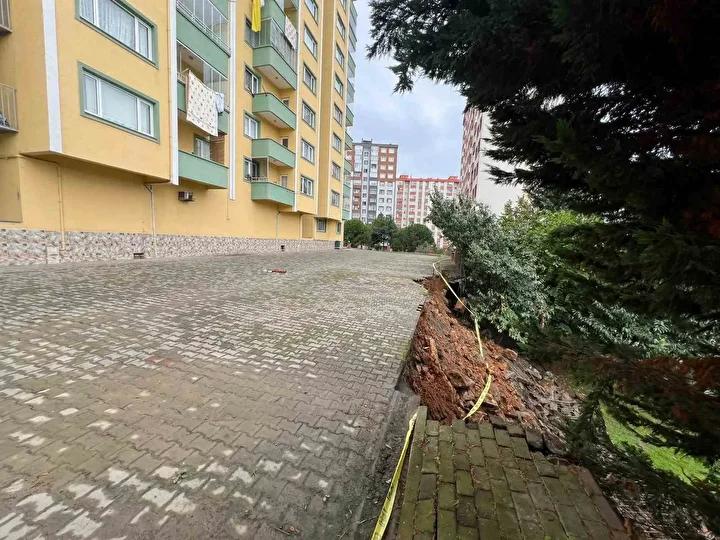 Pelitli Mahallesi'nde İstinat Duvarı Heyelanıyla Panik Yaşandı