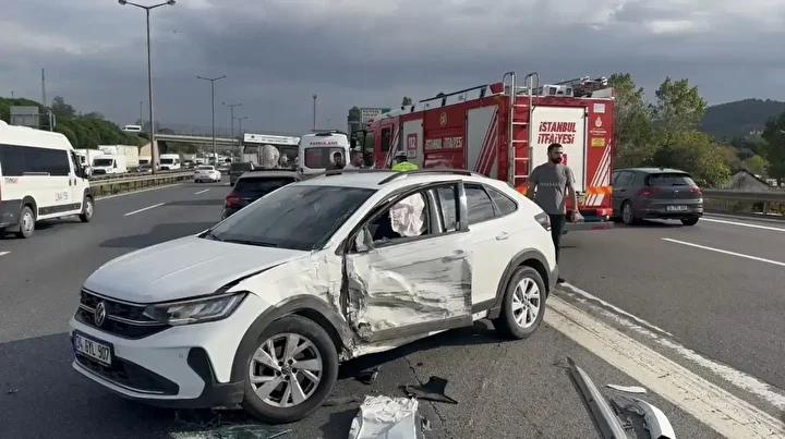 Pendik Otoyolunda Trafik Kazası: Üç Yaralı Hastaneye Kaldırıldı