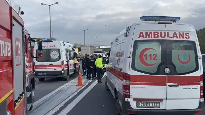 Pendik Otoyolunda Trafik Kazası: Üç Yaralı Hastaneye Kaldırıldı