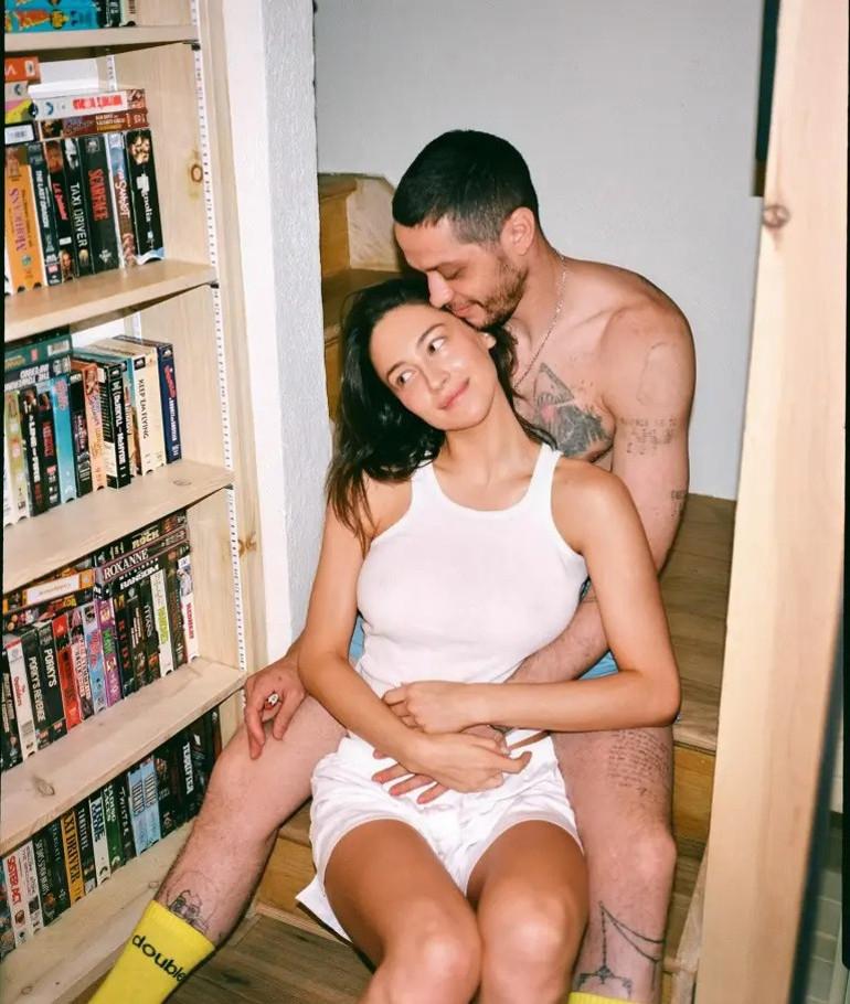 Pete Davidson’ın Aşk ve Aile Yolculuğu: Yeni Düğüm ve Büyüleyici Anlar