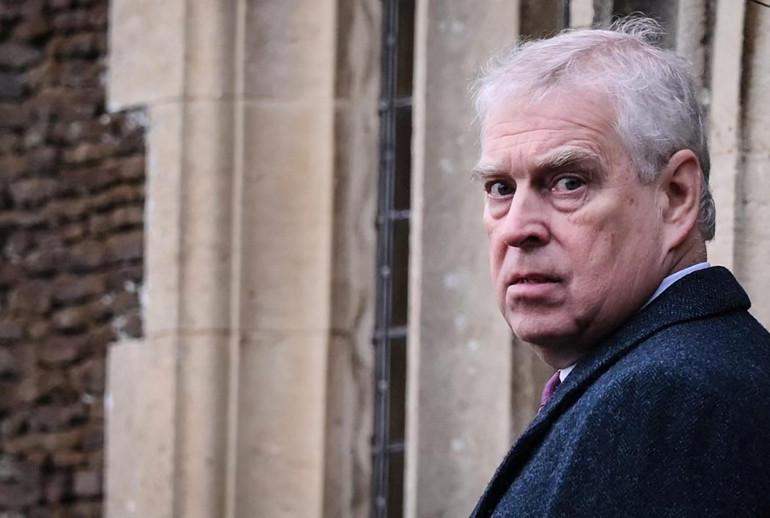 Prens Andrew'un Ünvanları ve Kraliyet Statüsü Resmi Olarak Kaldırıldı 1 Cinsel Taciz İddiaları ve Kamuoyunun Tepkisi