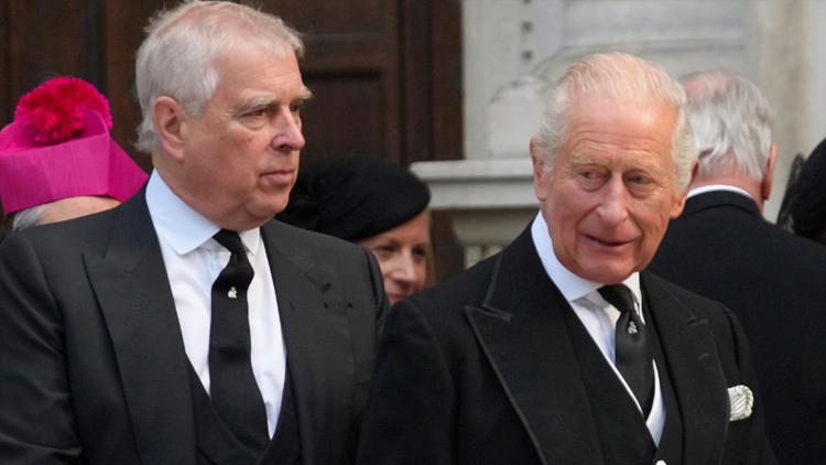 Prens Andrew'un Ünvanları ve Kraliyet Statüsü Resmi Olarak Kaldırıldı 2 Cinsel Taciz İddiaları ve Kamuoyunun Tepkisi