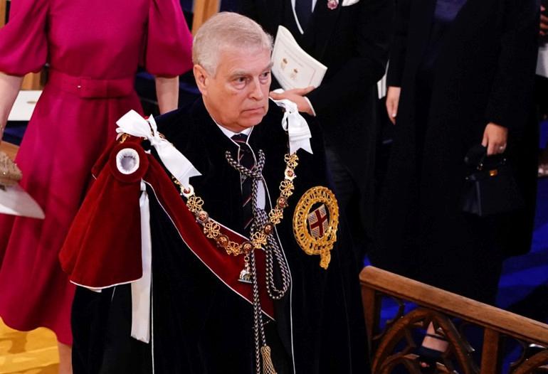 Prens Andrew'un Ünvanları ve Kraliyet Statüsü Resmi Olarak Kaldırıldı 4 Mecliste ve Kamuoyu Tartışmaları