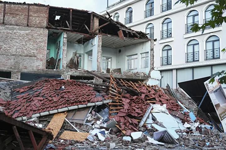 Prof. Dr. Şener Üşümezsoy’dan Deprem Artçılarına İlişkin Önemli Analizler 2 Prof. Dr. Şener Üşümezsoy’dan Deprem Artçılarına İlişkin Önemli Analizler