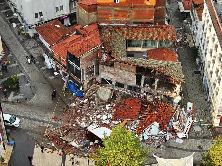 Prof. Dr. Şener Üşümezsoy’dan Deprem Artçılarına İlişkin Önemli Analizler 6 Prof. Dr. Şener Üşümezsoy’dan Deprem Artçılarına İlişkin Önemli Analizler