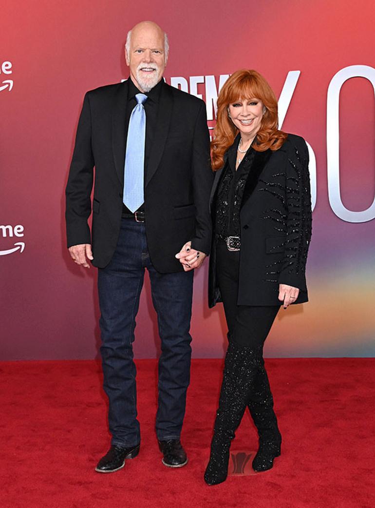 Reba McEntire’nin Sevgi Dolu Yeni Yolu: Aşk ve Başarı Dolu Bir Hayat 4 Reba McEntire’nin Sevgi Dolu Yeni Yolu: Aşk ve Başarı Dolu Bir Hayat