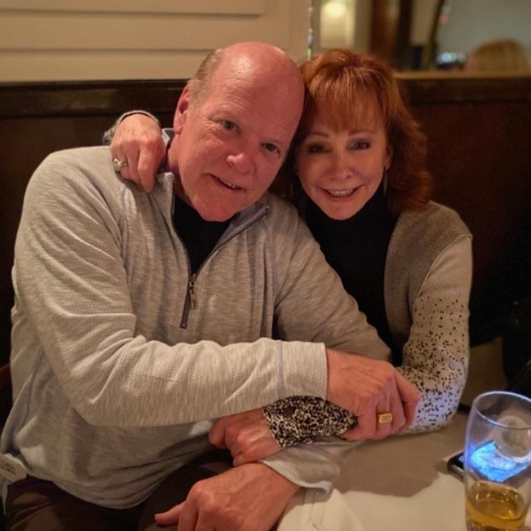 Reba McEntire’nin Sevgi Dolu Yeni Yolu: Aşk ve Başarı Dolu Bir Hayat 5 Reba McEntire’nin Sevgi Dolu Yeni Yolu: Aşk ve Başarı Dolu Bir Hayat