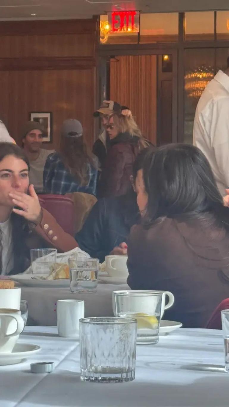 Robert Pattinson ve Suki Waterhouse Efsanevi Aşk Hikayeleriyle Göz Kamaştırıyor