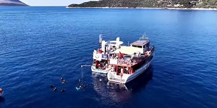 Şahika Ercümen’den Gazze’ye Bir Dalışla Barış Mesajı