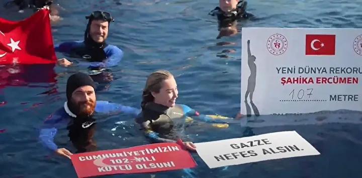 Şahika Ercümen’den Gazze’ye Bir Dalışla Barış Mesajı