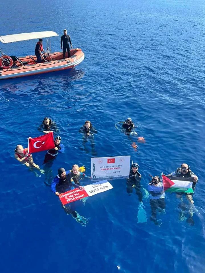 Şahika Ercümen’den Gazze’ye Bir Dalışla Barış Mesajı