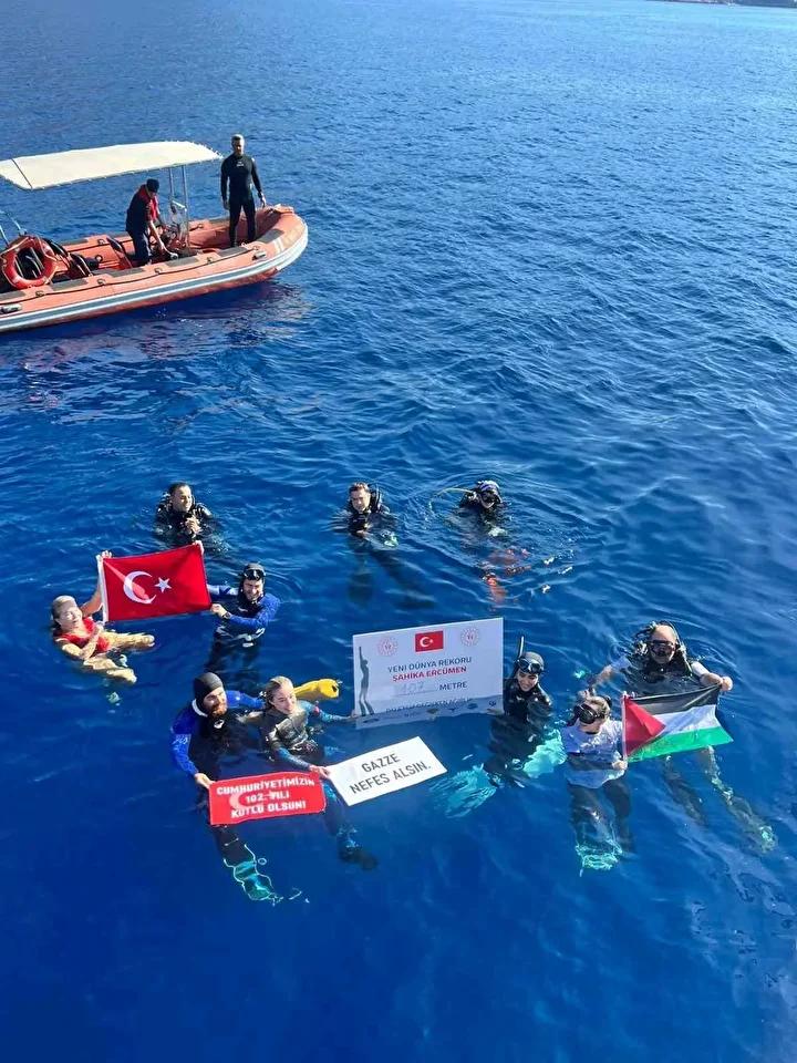Şahika Ercümen’den Gazze’ye Bir Dalışla Barış Mesajı