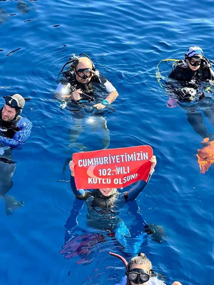 Şahika Ercümen’den Gazze’ye Bir Dalışla Barış Mesajı