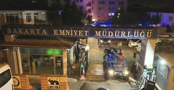Sakarya'da Uyuşturucu ve Silah Operasyonu Geniş Katılımlı Ekip Hareketiyle Gerçekleştirildi