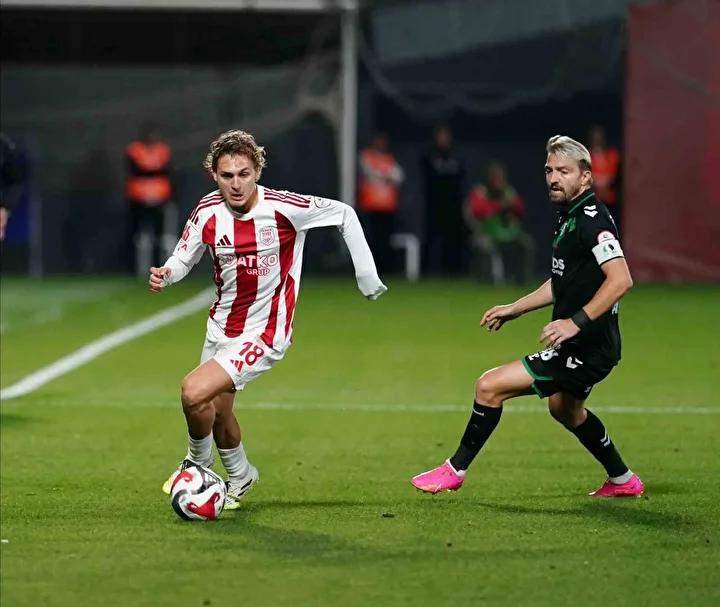Sakaryaspor’dan Caner Erkin ve Burak Altıparmak Açıklaması