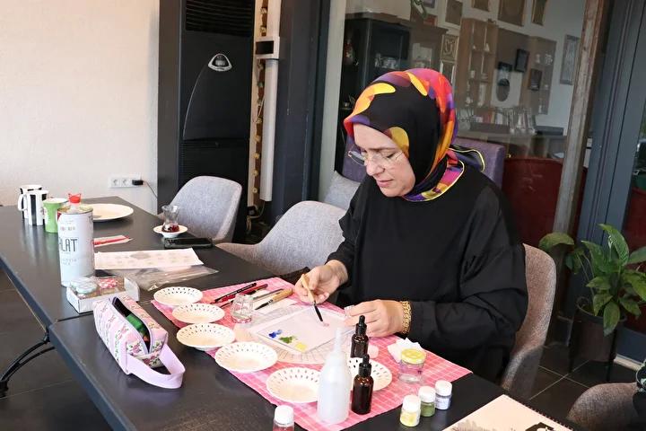 Sanatın Ustası Arzu Kama’nın Güncel Çini ve Porselen Sanatı Yolculuğu