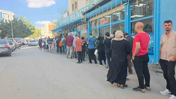 Şanlıurfa'da Cumhuriyet Bayramı'na Özel Balık Kampanyası İlgi Gördü 1 Şanlıurfa'da Cumhuriyet Bayramı'na Özel Balık Kampanyası İlgi Gördü
