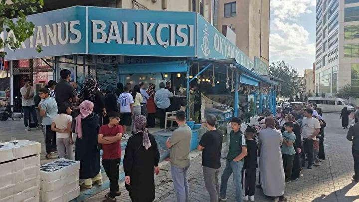 Şanlıurfa'da Cumhuriyet Bayramı'na Özel Balık Kampanyası İlgi Gördü 4 Şanlıurfa'da Cumhuriyet Bayramı'na Özel Balık Kampanyası İlgi Gördü