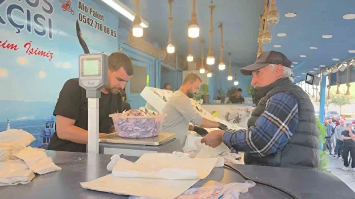 Şanlıurfa'da Cumhuriyet Bayramı'na Özel Balık Kampanyası İlgi Gördü 6 Şanlıurfa'da Cumhuriyet Bayramı'na Özel Balık Kampanyası İlgi Gördü