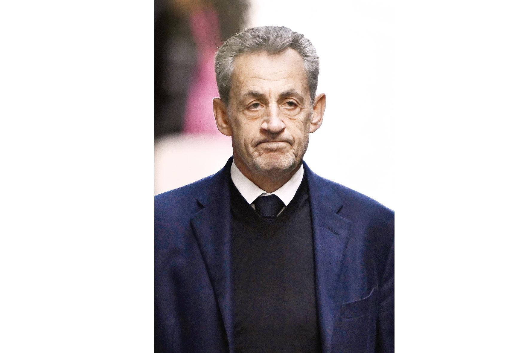 Sarkozy'nin Cezaevi Günlerinden Sızan Kameralarla Çekilen Görüntülerde Skandal İddialar