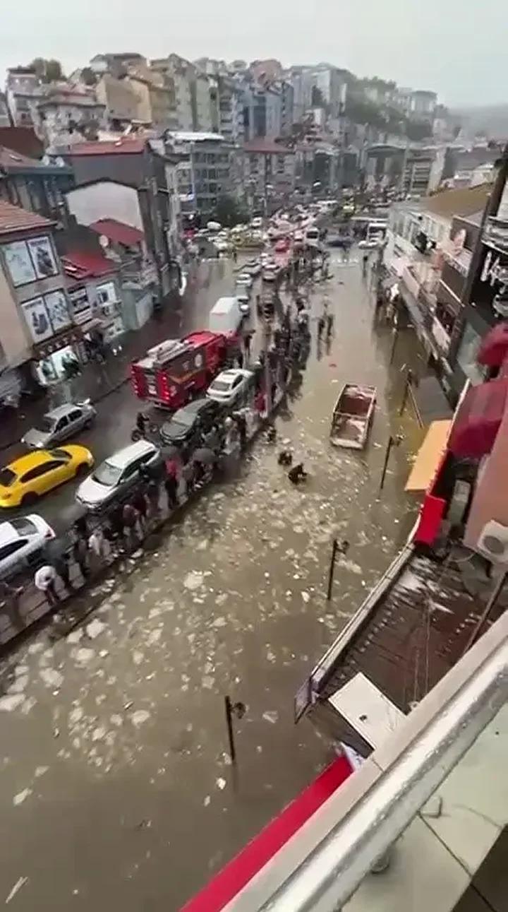Şiddetli Sağanak ve Dolu Yağışı Şehirde Büyük Hasar Yarattı