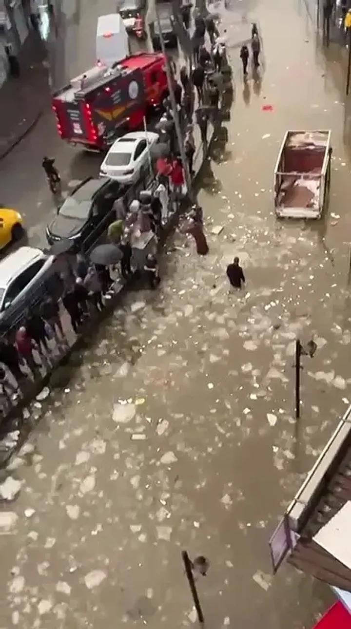 Şiddetli Sağanak ve Dolu Yağışı Şehirde Büyük Hasar Yarattı