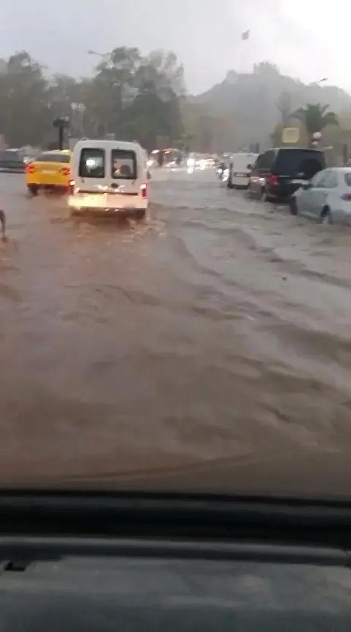 Şiddetli Sağanak ve Dolu Yağışı Şehirde Büyük Hasar Yarattı