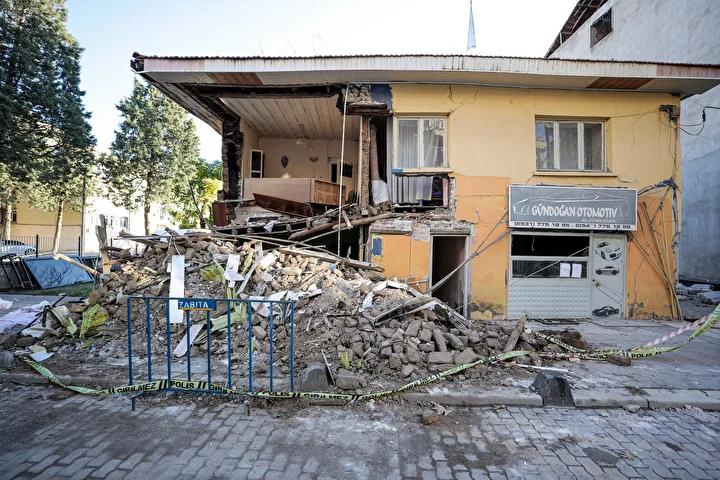 Sındırgı Esnafından Deprem Sonrası Destek ve Yardım Talepleri 5 Sındırgı Esnafından Deprem Sonrası Destek ve Yardım Talepleri